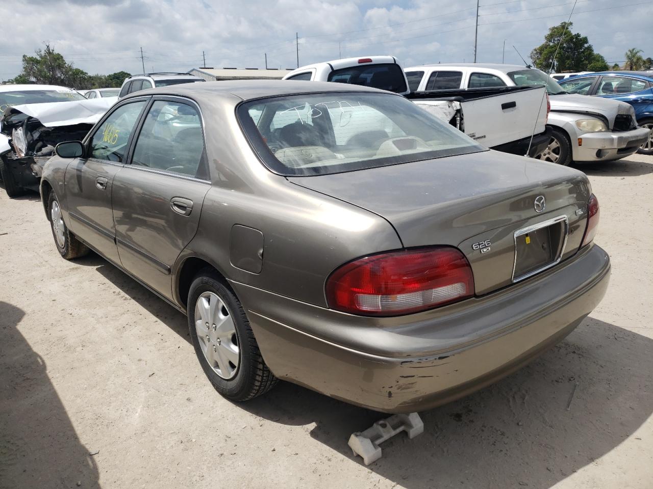 Photo 3 from auction – 1998 MAZDA 626 DX with VIN 1YVGF22C4W5758008
