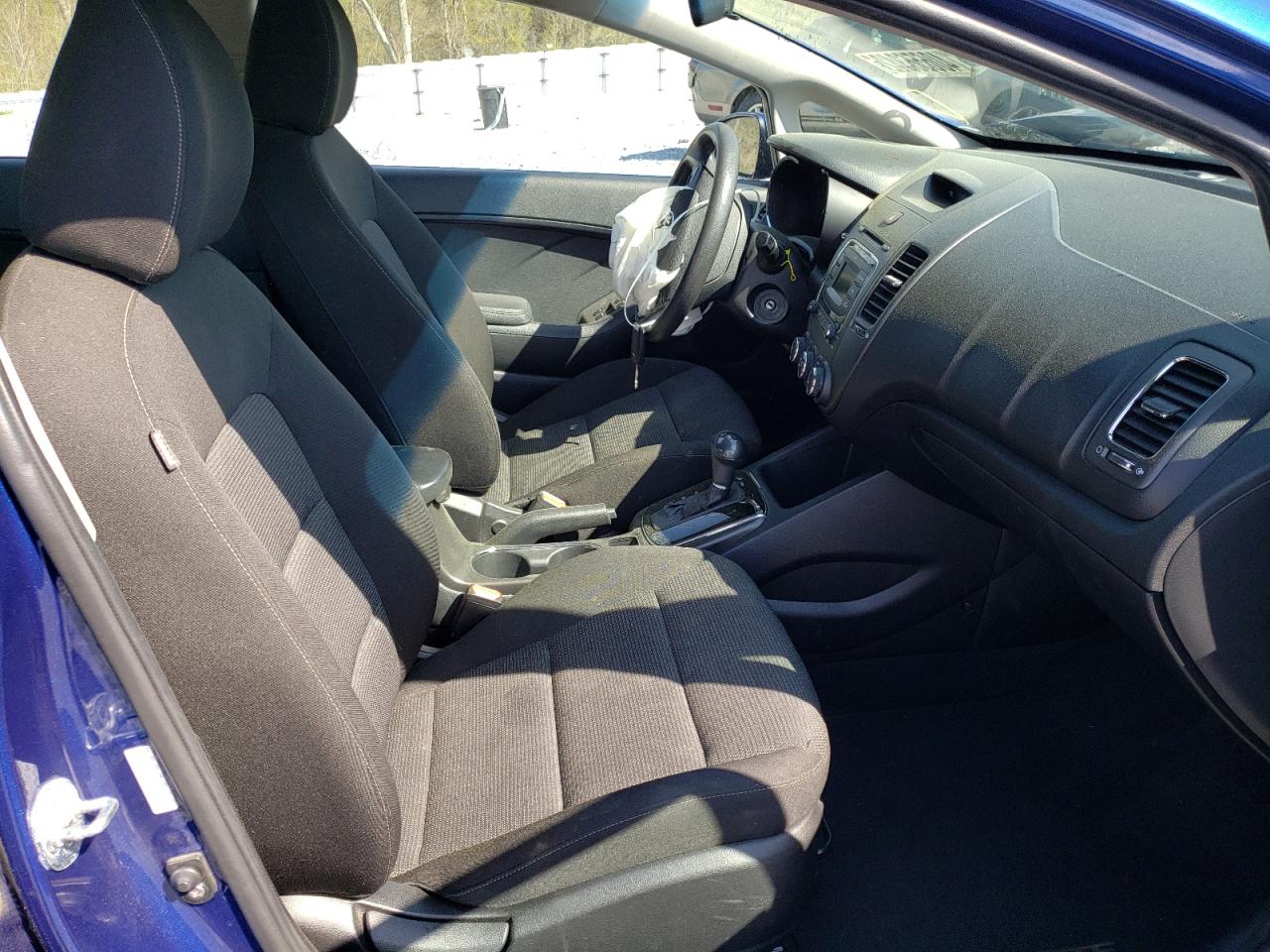 Photo 5 from auction – 2017 KIA FORTE LX with VIN 3KPFK4A78HE029515