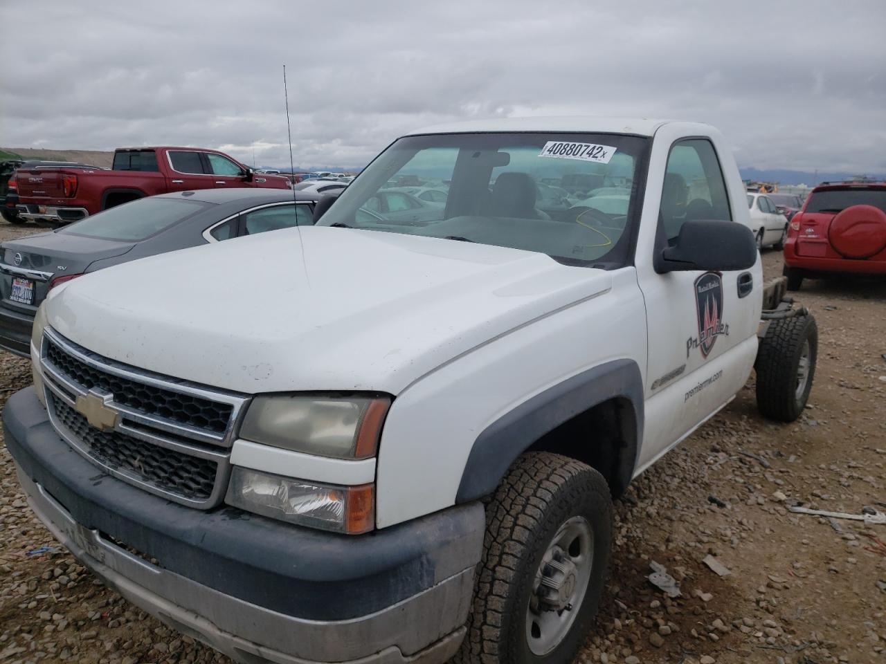 Photo 2 from auction – 2006 CHEVROLET SILVERADO with VIN 1GBHC24U36E146461