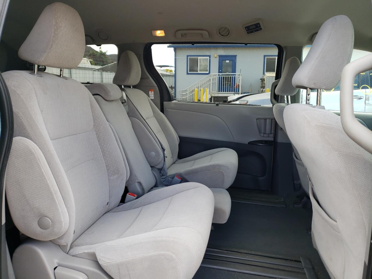 Photo 6 from auction – 2020 TOYOTA SIENNA LE with VIN 5TDKZ3DC2LS056754