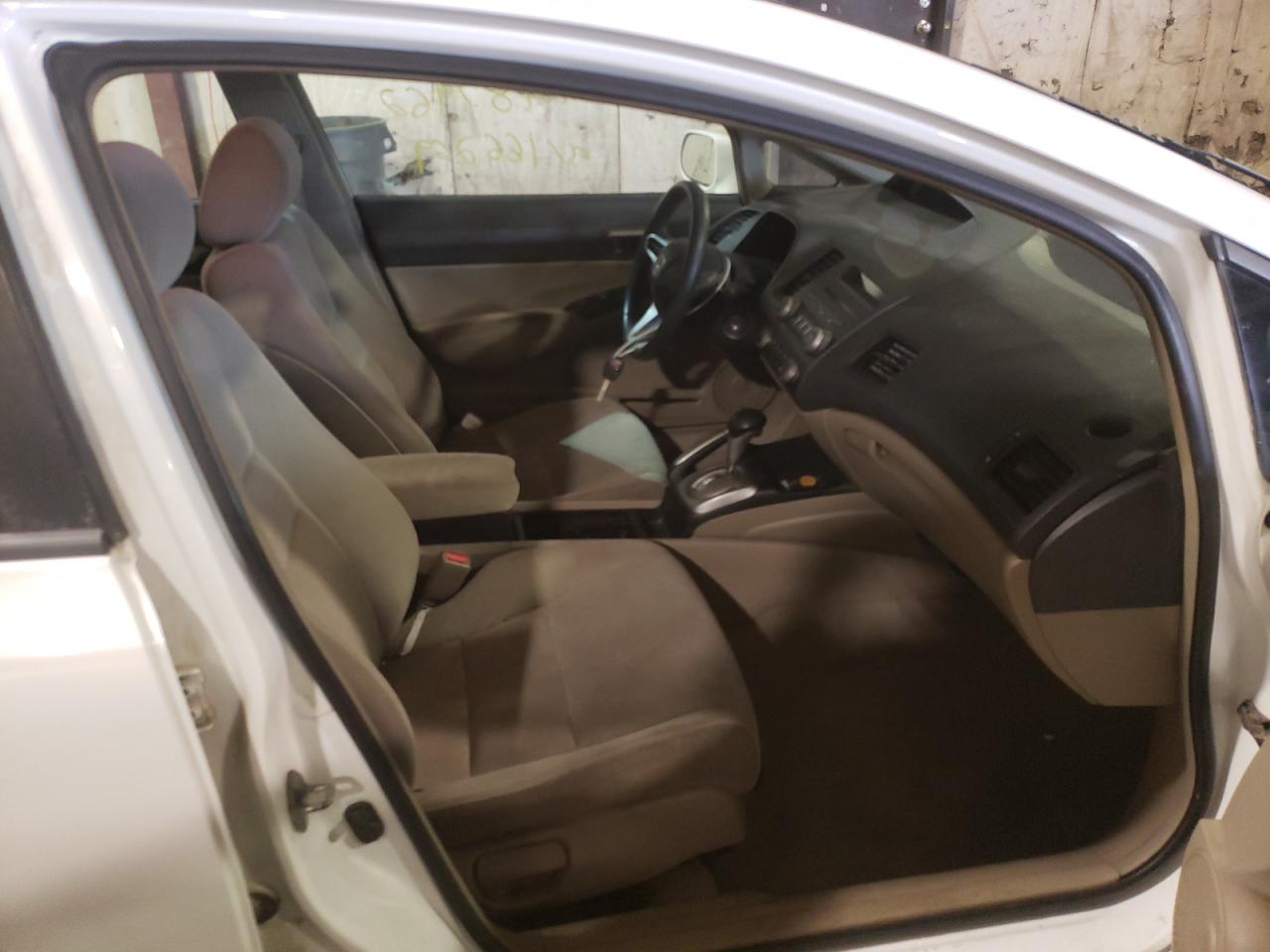 Photo 5 from auction – 2009 HONDA CIVIC LX with VIN 19XFA16599E030747