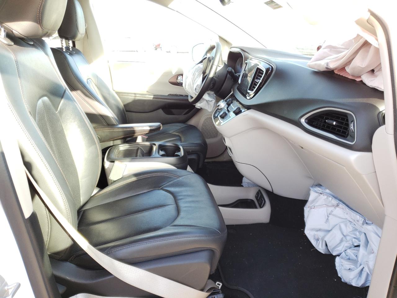 Zdjęcie 5 z aukcji – 2018 CHRYSLER PACIFICA T z VIN 2C4RC1BGXJR277471