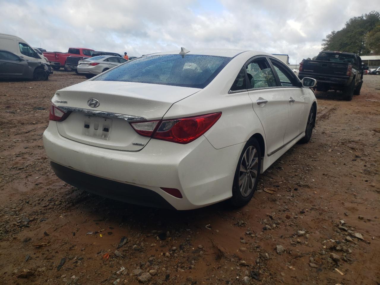 Photo 4 from auction – 2014 HYUNDAI SONATA SE with VIN 5NPEC4AC4EH890252