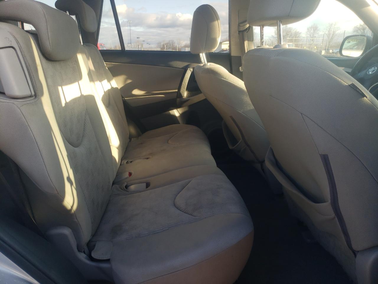 Photo 6 from auction – 2010 TOYOTA RAV4 with VIN 2T3JF4DV8AW067281