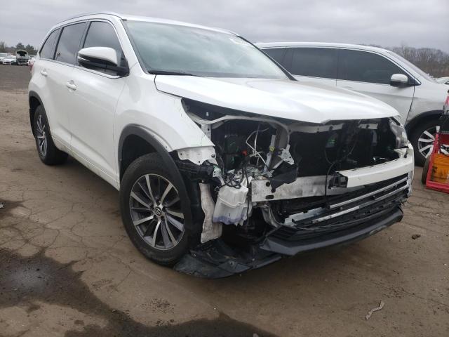 TOYOTA HIGHLANDER 2017 with VIN 5TDJZRFHXHS438836 - Photo from auction