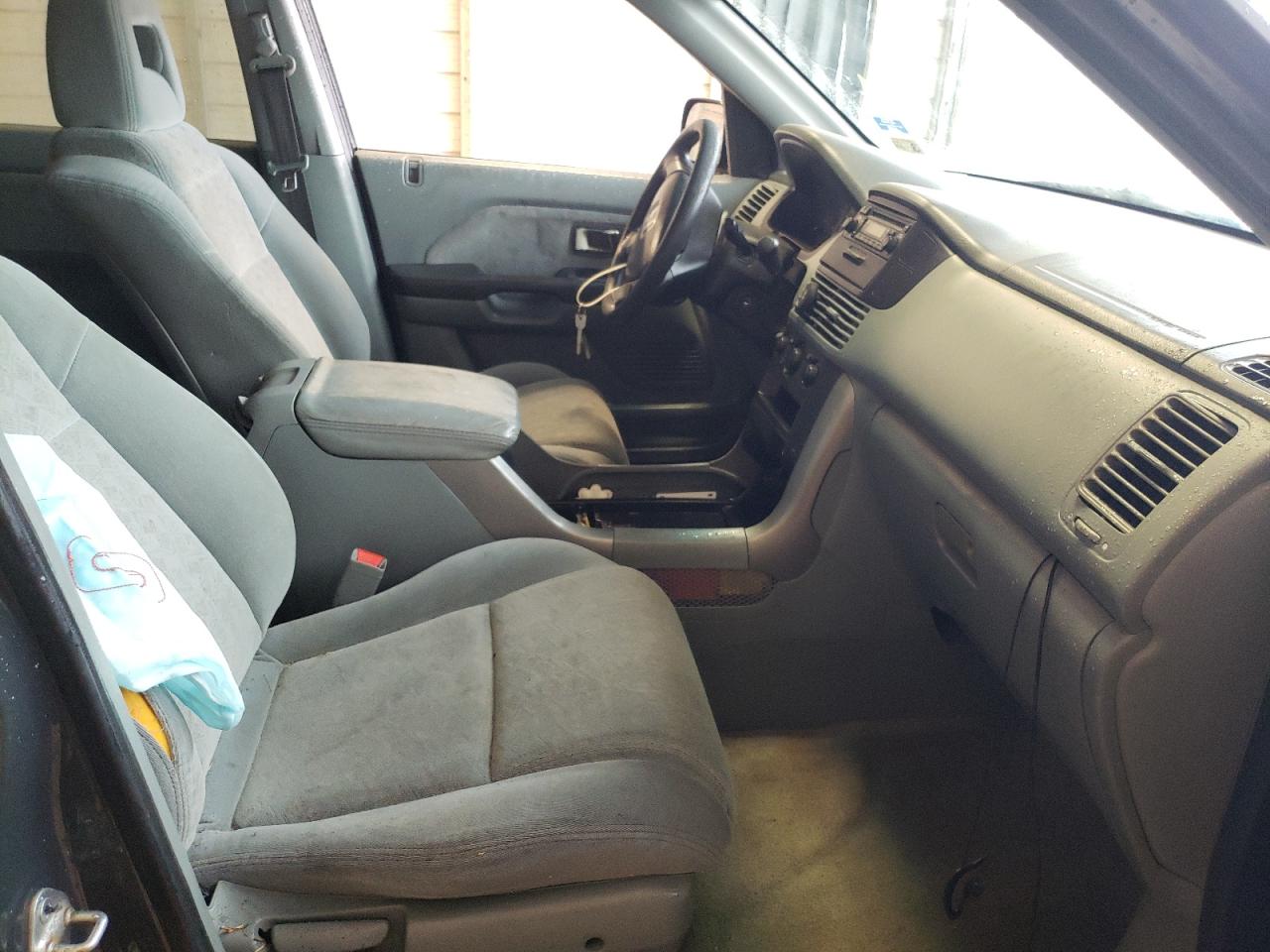 Photo 5 from auction – 2003 HONDA PILOT LX with VIN 2HKYF18153H601741