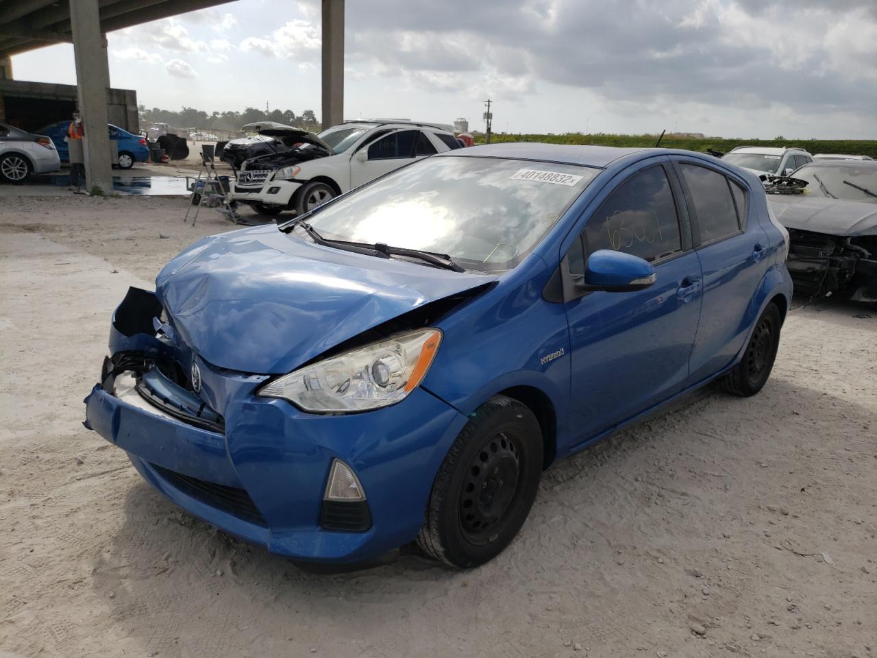 Photo 2 from auction – 2014 TOYOTA PRIUS C with VIN JTDKDTB37E1074006
