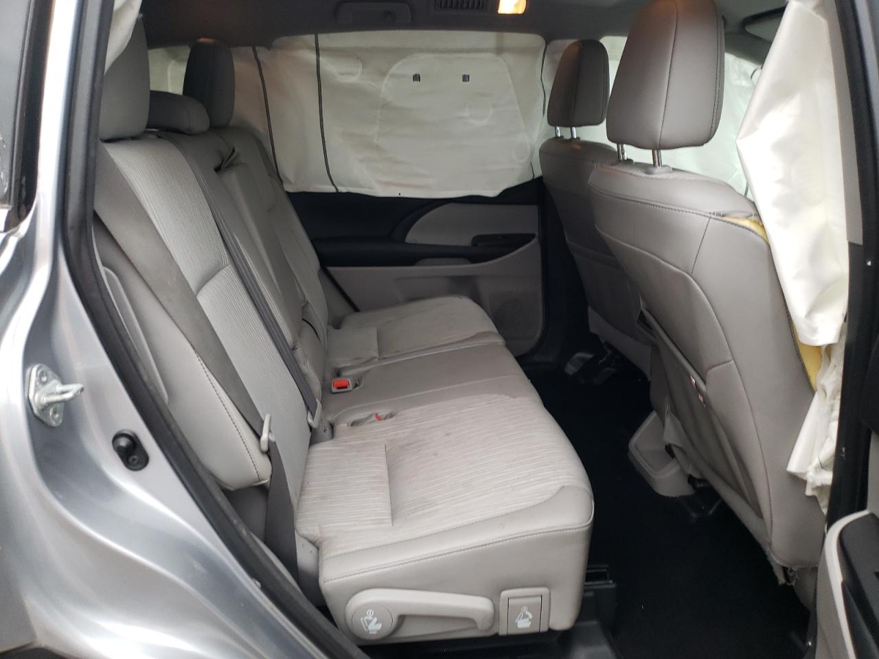 Photo 6 from auction – 2015 TOYOTA HIGHLANDER with VIN 5TDBKRFH0FS144254