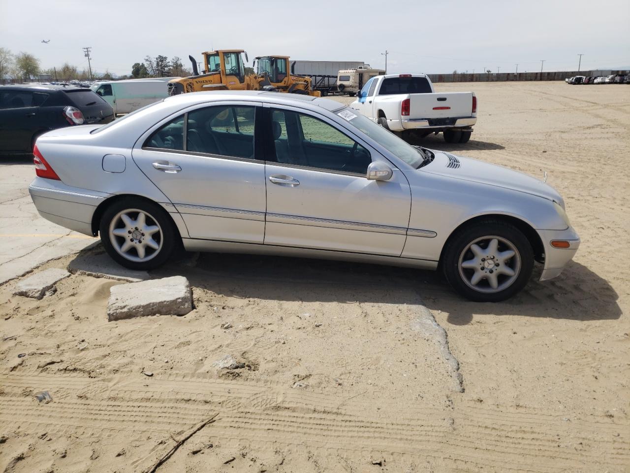 Photo 9 from auction – 2002 MERCEDES-BENZ C-CLASS with VIN WDBRF61J92F285697