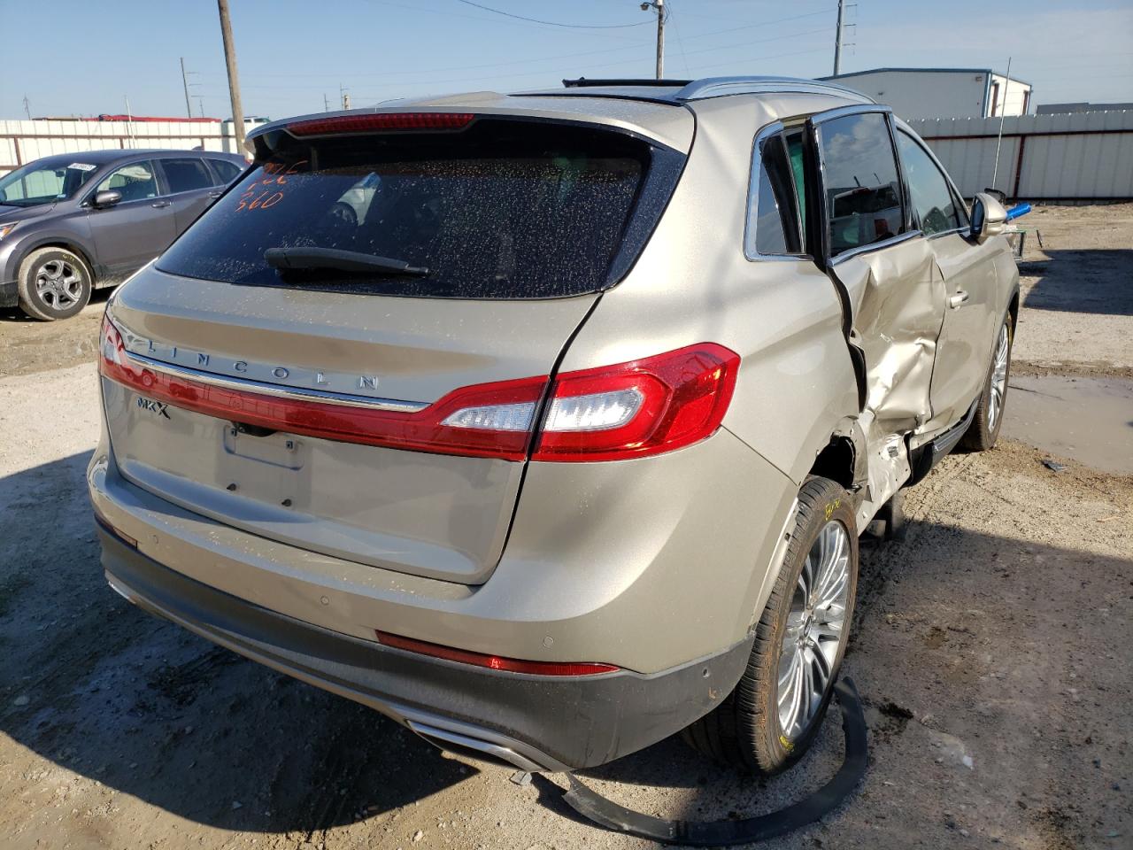 Photo 4 from auction – 2017 LINCOLN MKX RESERV with VIN 2LMPJ6LR2HBL34422