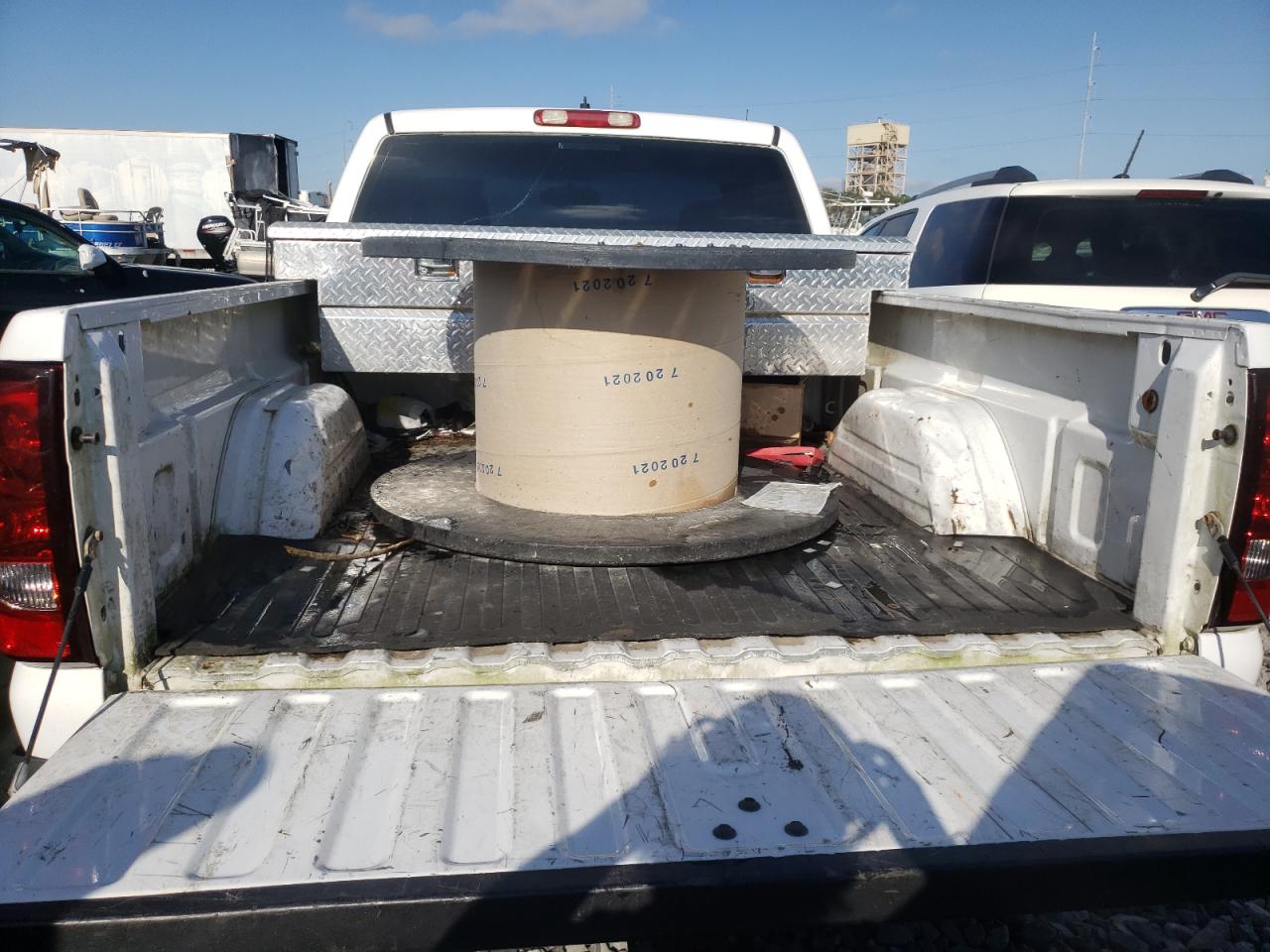 Photo 6 from auction – 2005 CHEVROLET SILVERADO with VIN 1GCEK14X35Z288676