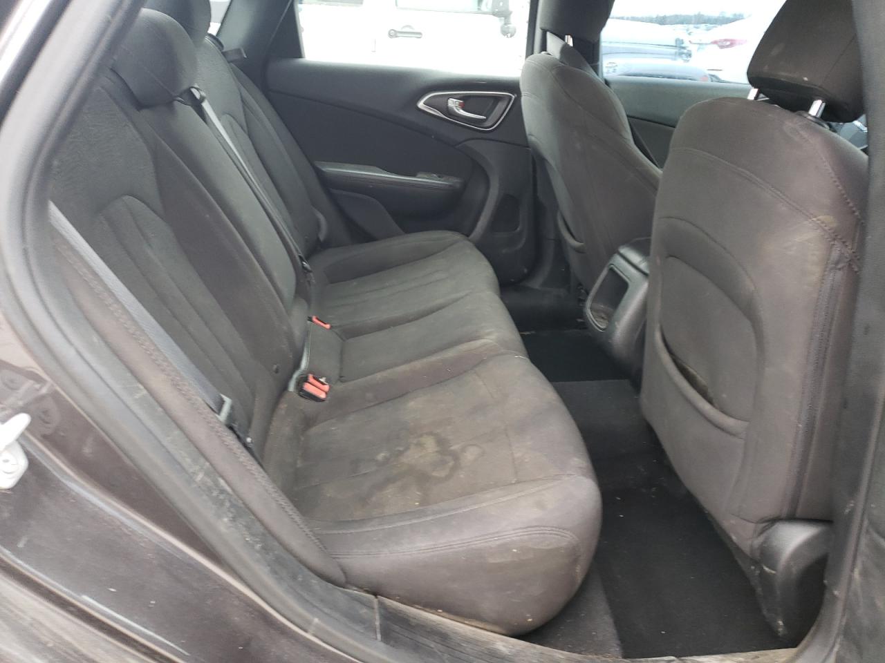 Photo 6 from auction – 2015 CHRYSLER 200 LIMITE with VIN 1C3CCCAB5FN652537