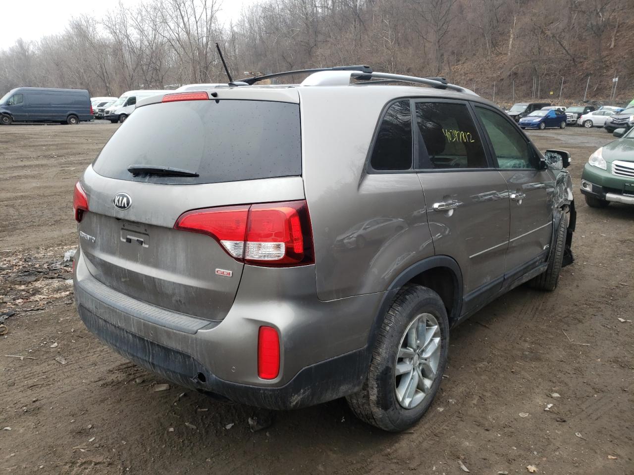 Photo 4 from auction – 2014 KIA SORENTO LX with VIN 5XYKTDA61EG454219