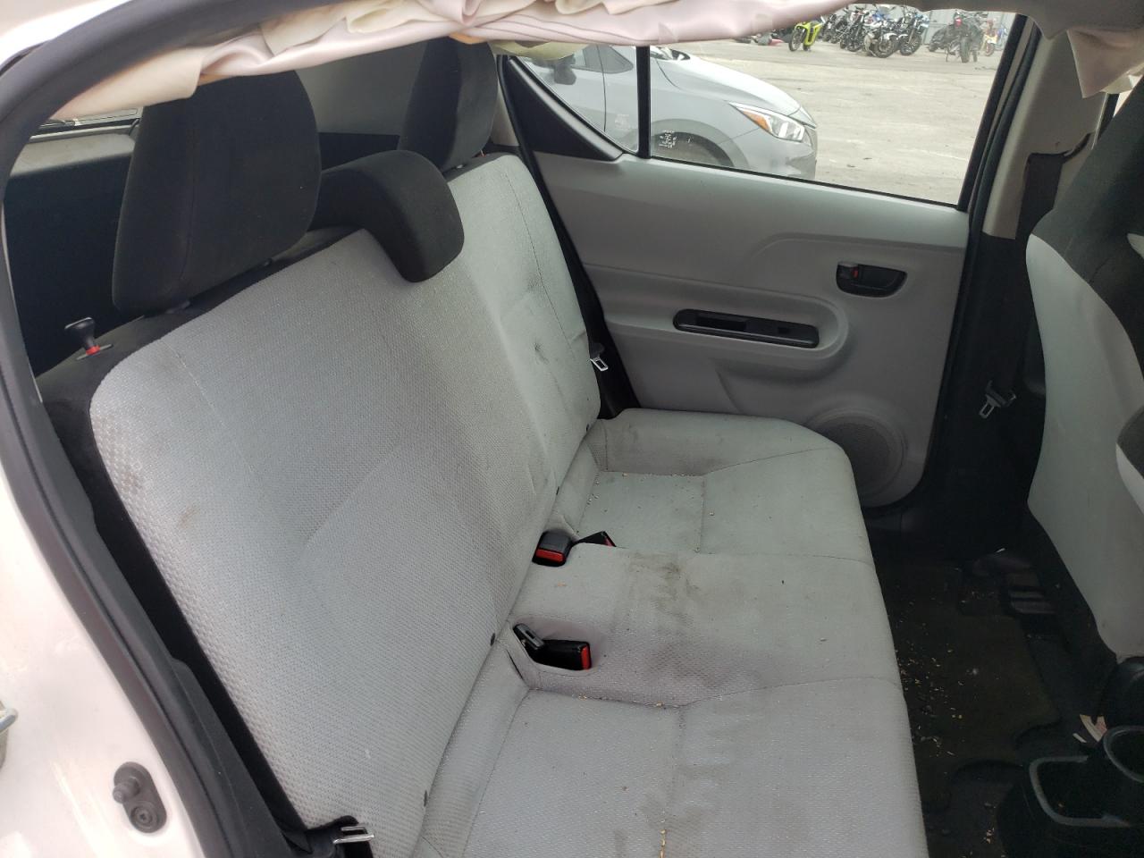 Photo 6 from auction – 2014 TOYOTA PRIUS C with VIN JTDKDTB35E1572575