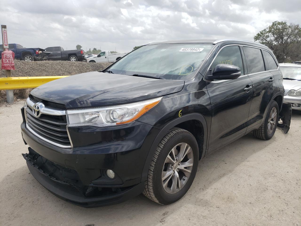 Photo 2 from auction – 2015 TOYOTA HIGHLANDER with VIN 5TDKKRFH0FS099915