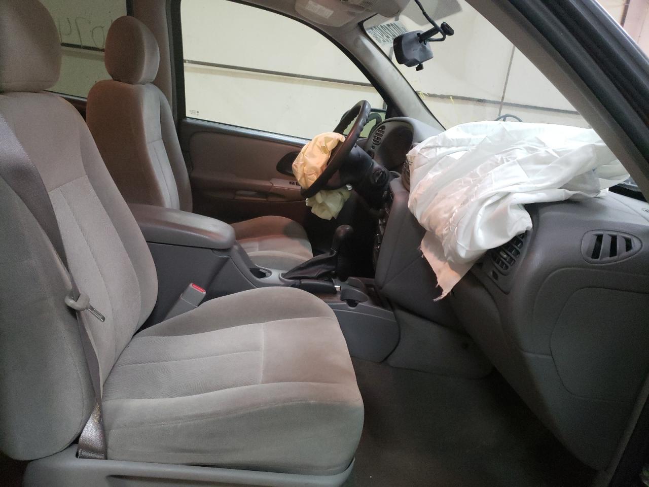 Photo 5 from auction – 2005 CHEVROLET TRAILBLAZE with VIN 1GNES16S556105465