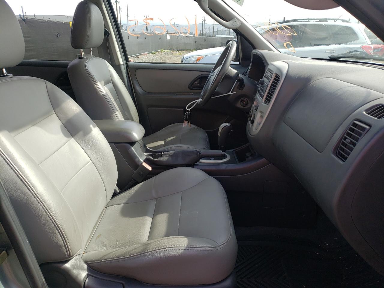 Photo 5 from auction – 2006 FORD ESCAPE XLT with VIN 1FMCU93166KD35993