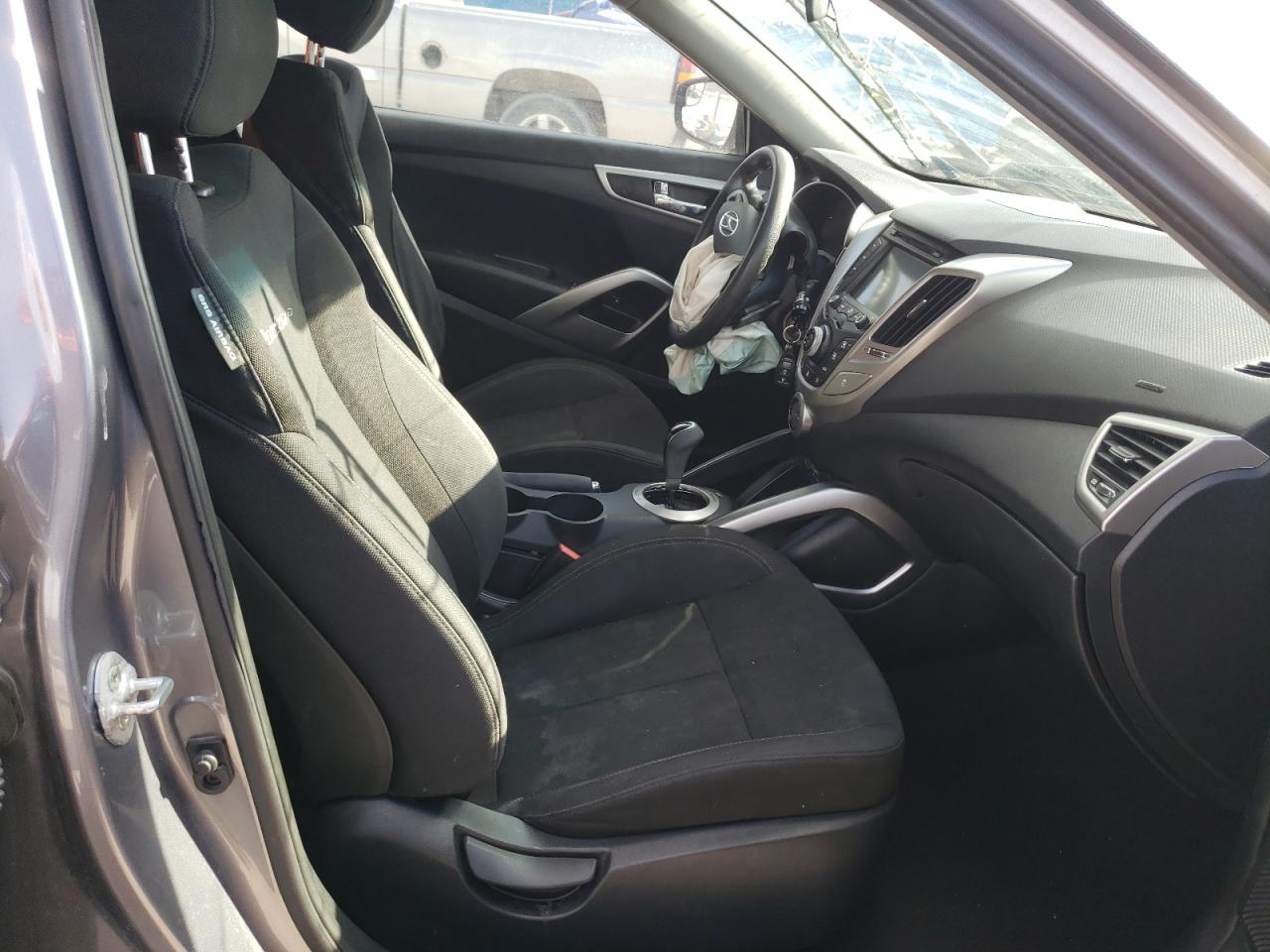 Photo 5 from auction – 2015 HYUNDAI VELOSTER with VIN KMHTC6AD2FU239457