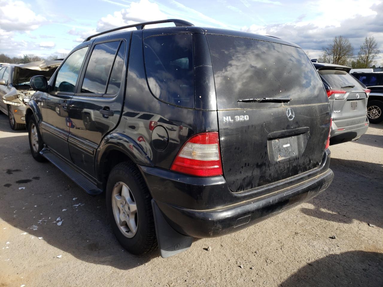 Photo 3 from auction – 2000 MERCEDES-BENZ ML 320 with VIN 4JGAB54E0YA175352