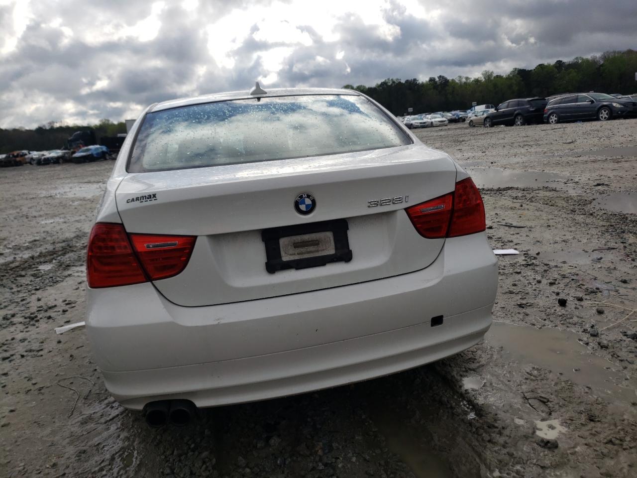 Photo 9 from auction – 2011 BMW 328 I with VIN WBAPH7G5XBNM55328