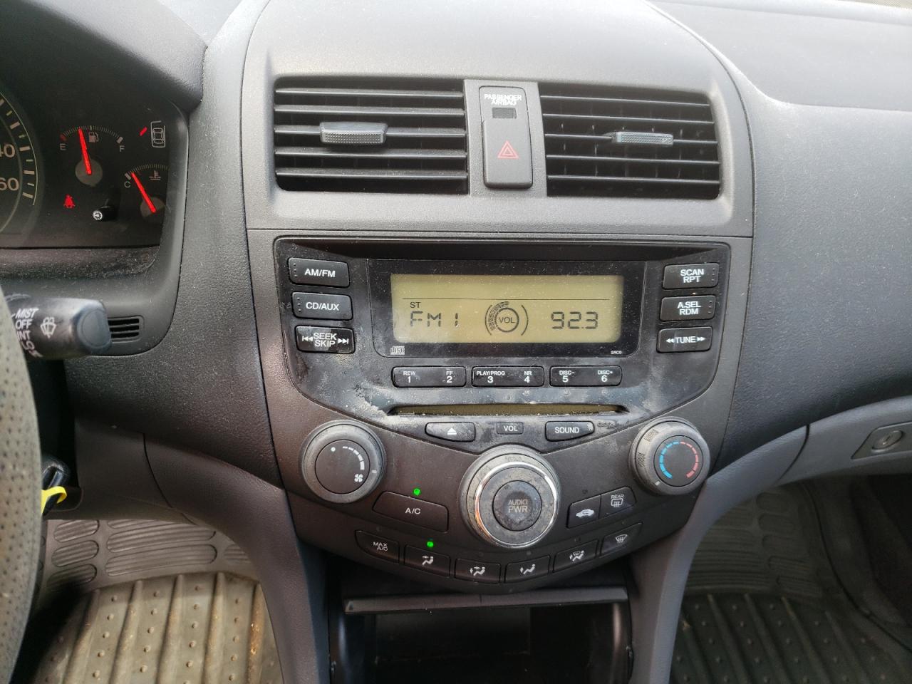 Photo 9 from auction – 2004 HONDA ACCORD LX with VIN JHMCM56384C039292