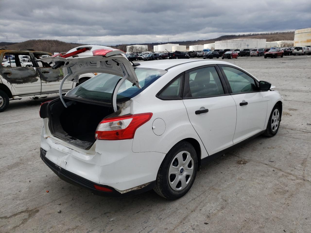 Photo 4 from auction – 2014 FORD FOCUS S with VIN 1FADP3E22EL282632