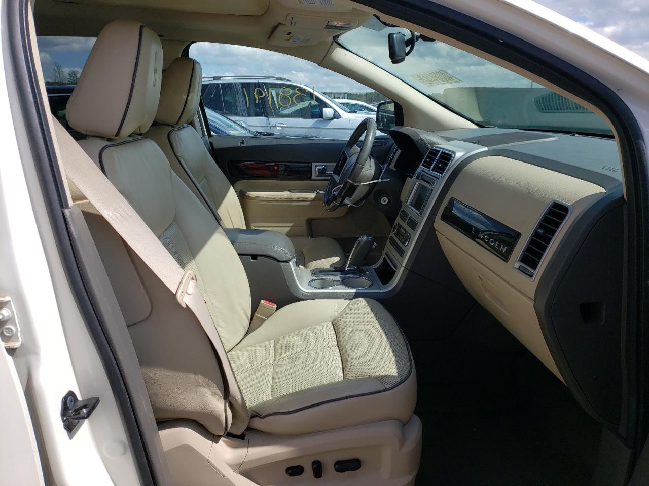 Photo 5 from auction – 2008 LINCOLN MKX with VIN 2LMDU88C38BJ04723
