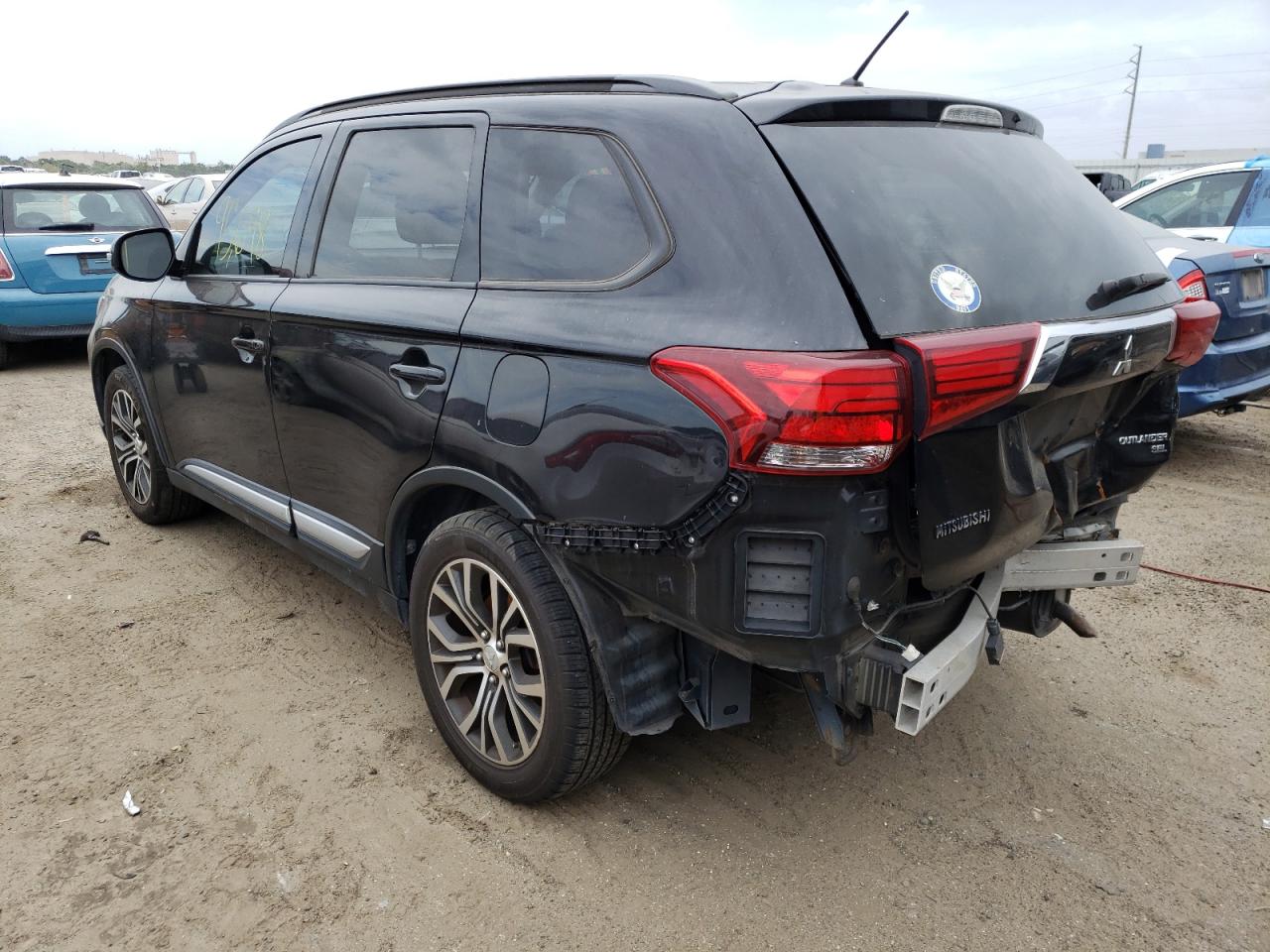 Photo 3 from auction – 2016 MITSUBISHI OUTLANDER with VIN JA4AZ3A31GZ020990