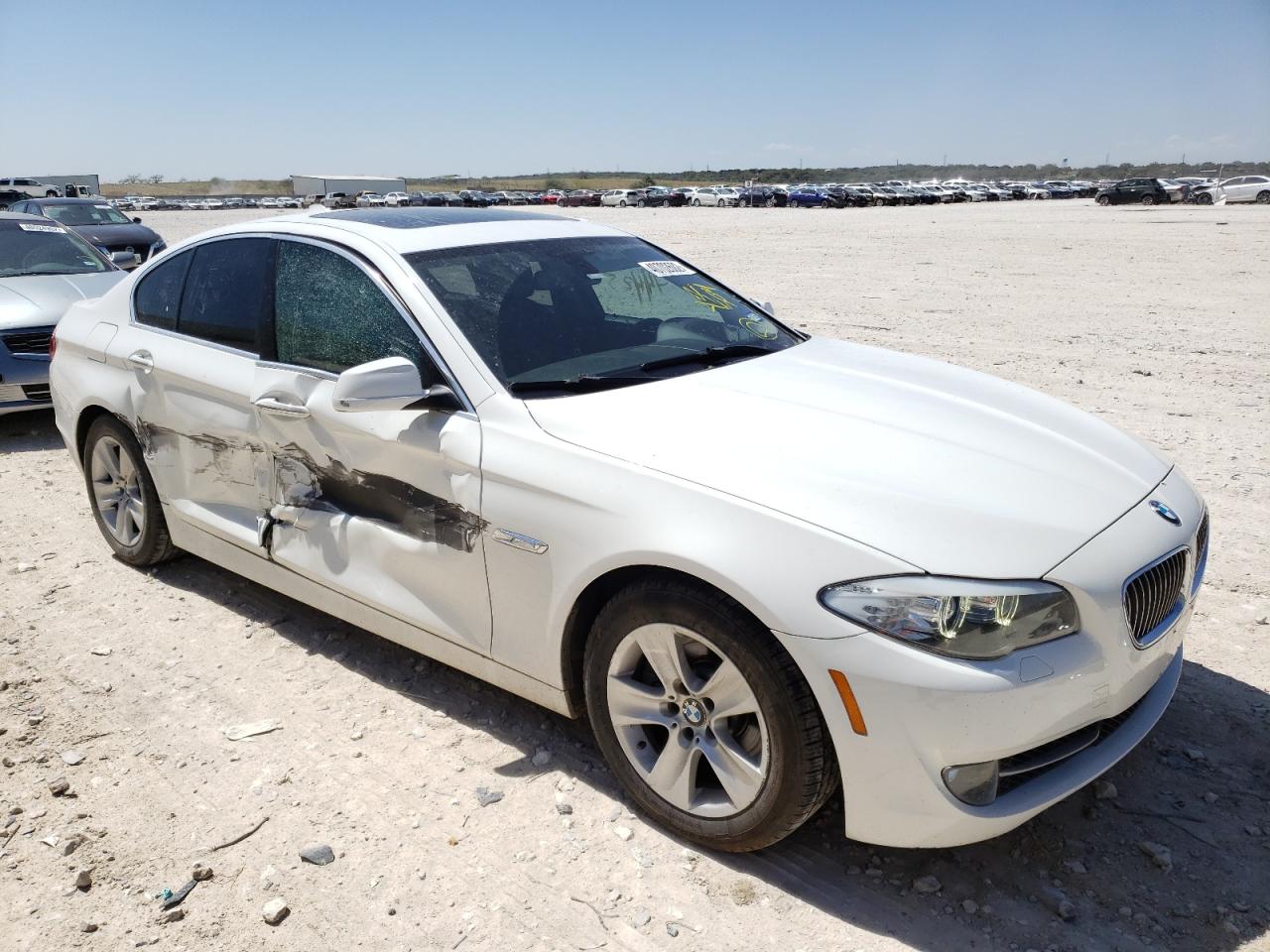 BMW 528 I 2013 with VIN WBAXG5C58DDY32504 - Photo from auction