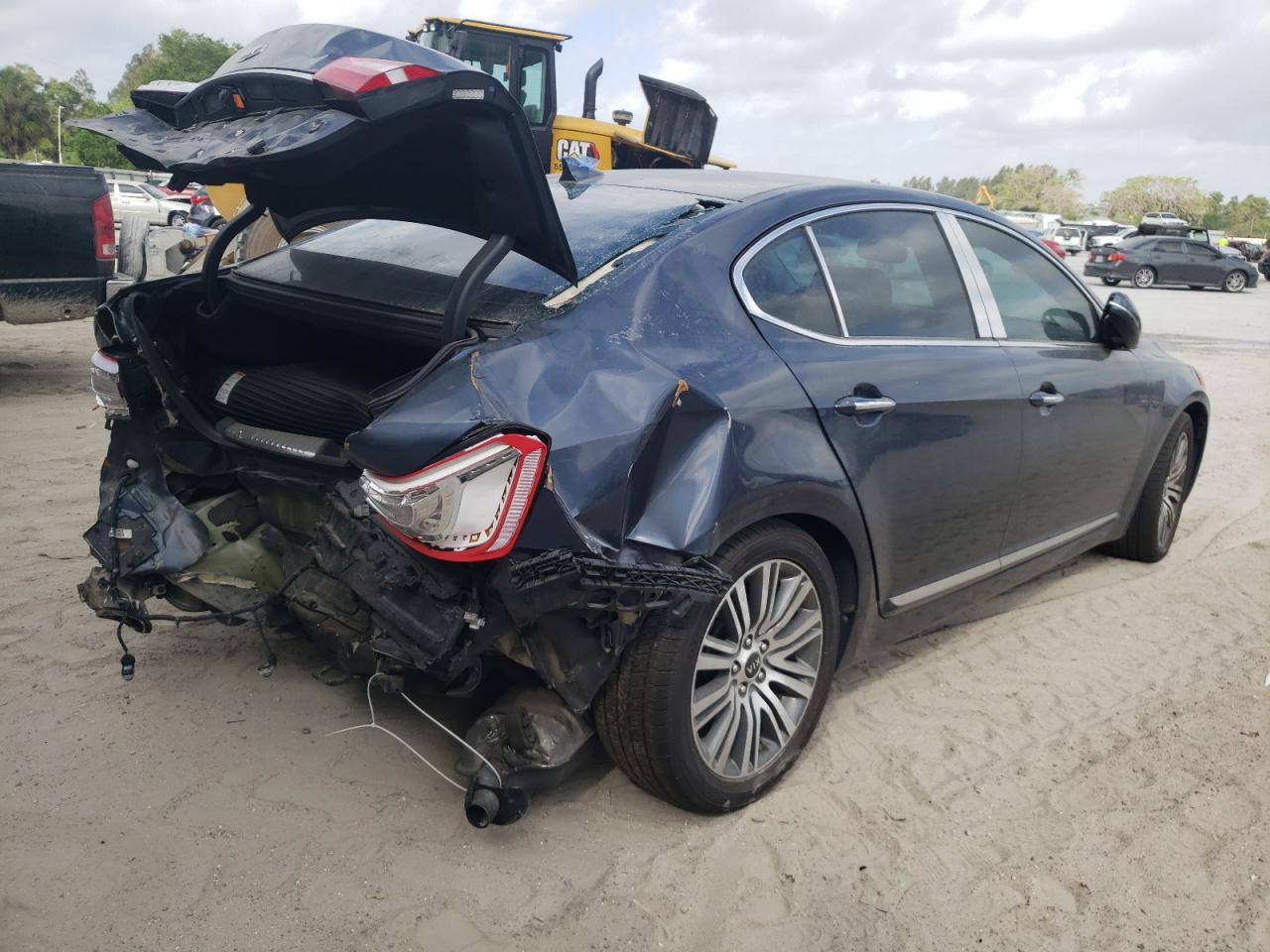 Photo 4 from auction – 2015 KIA CADENZA PR with VIN KNALN4D77F5195309