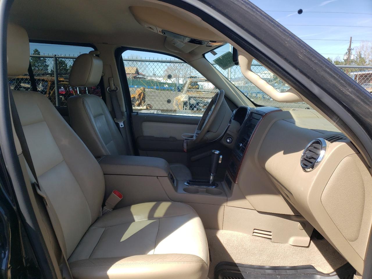 Photo 5 from auction – 2007 FORD EXPLORER E with VIN 1FMEU74857UA89002