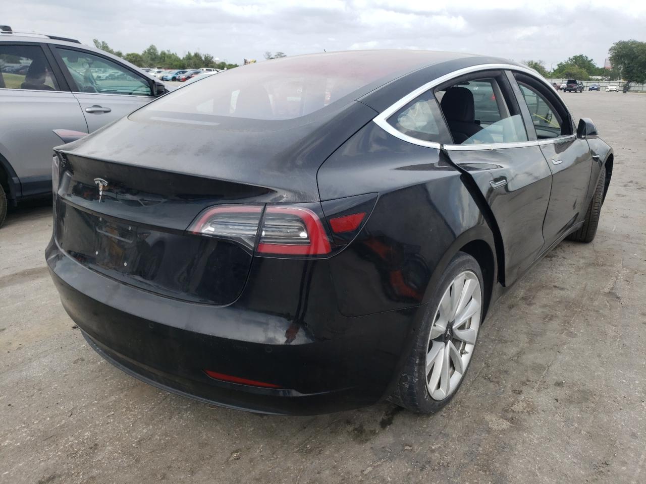 Photo 4 from auction – 2018 TESLA MODEL 3 with VIN 5YJ3E1EA6JF019791