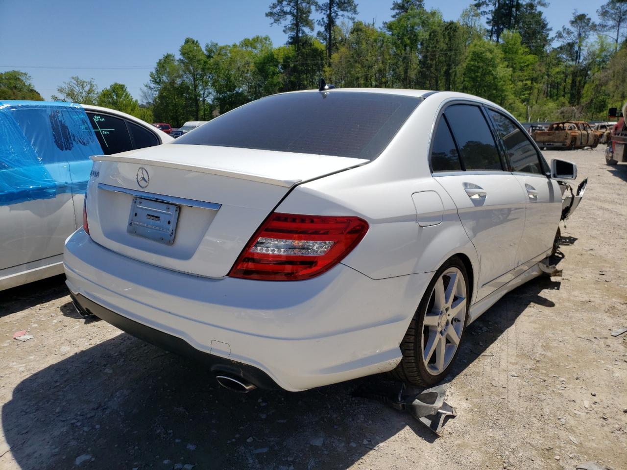 Photo 4 from auction – 2014 MERCEDES-BENZ C 350 with VIN WDDGF5HB2EA948830