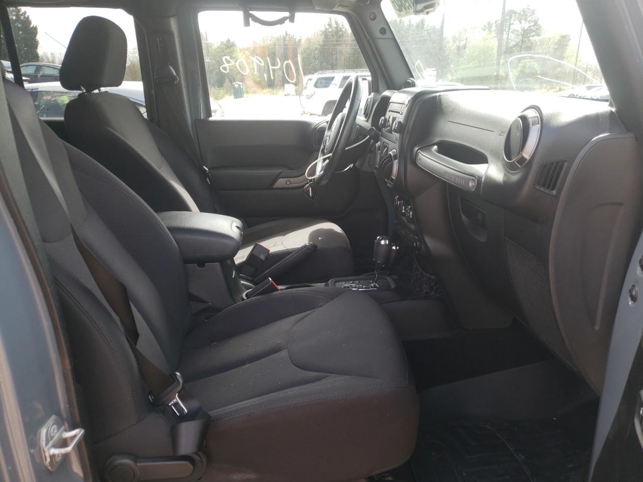 Photo 5 from auction – 2014 JEEP WRANGLER U with VIN 1C4BJWDG5EL191713