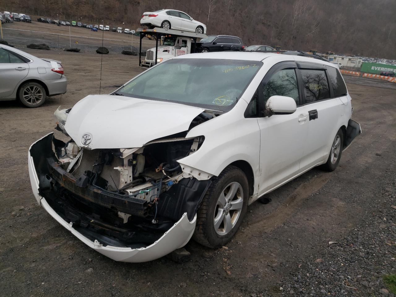 Photo 2 from auction – 2011 TOYOTA SIENNA LE with VIN 5TDKK3DC3BS172449