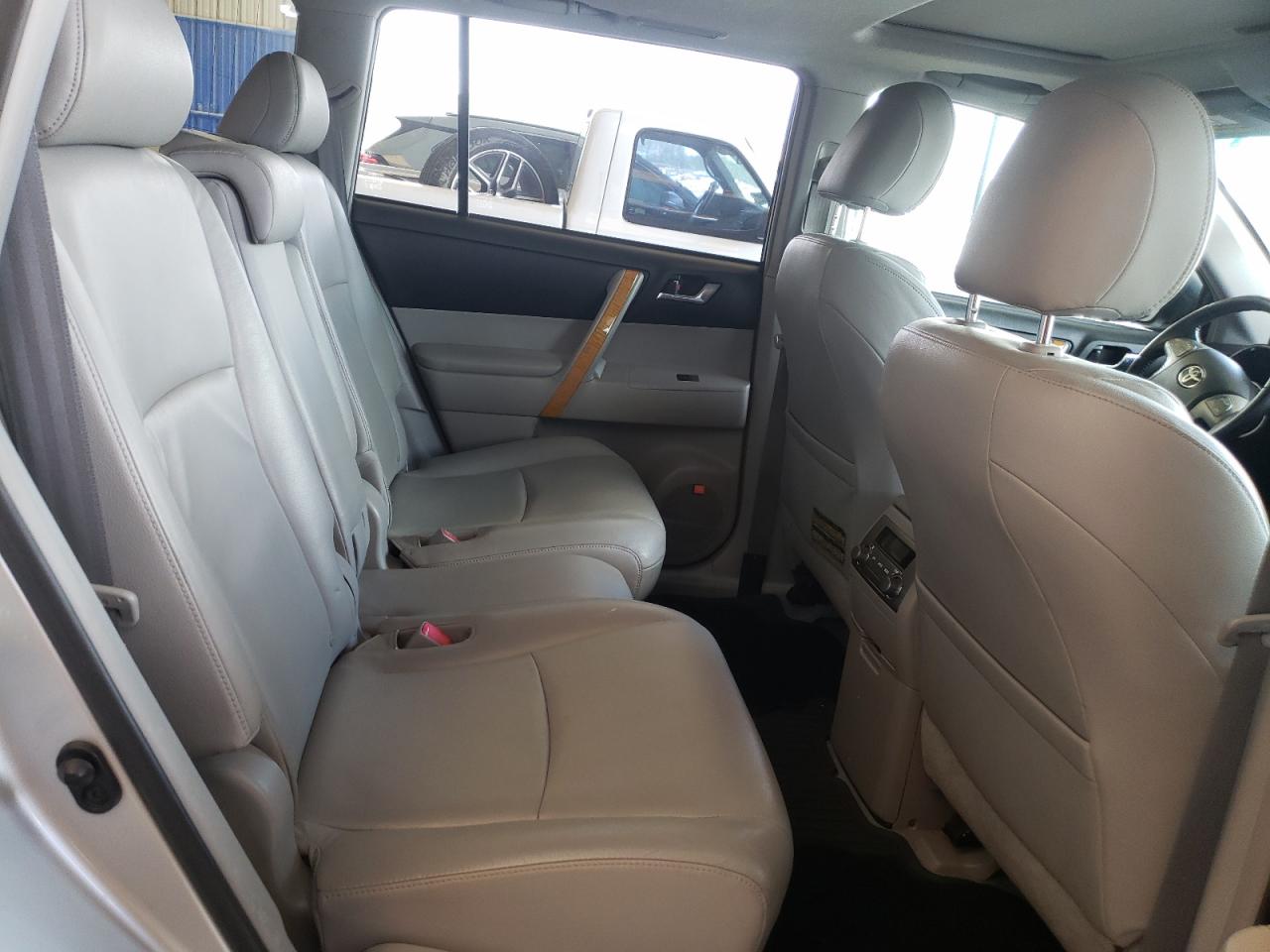 Photo 6 from auction – 2008 TOYOTA HIGHLANDER with VIN JTEEW44AX82015728