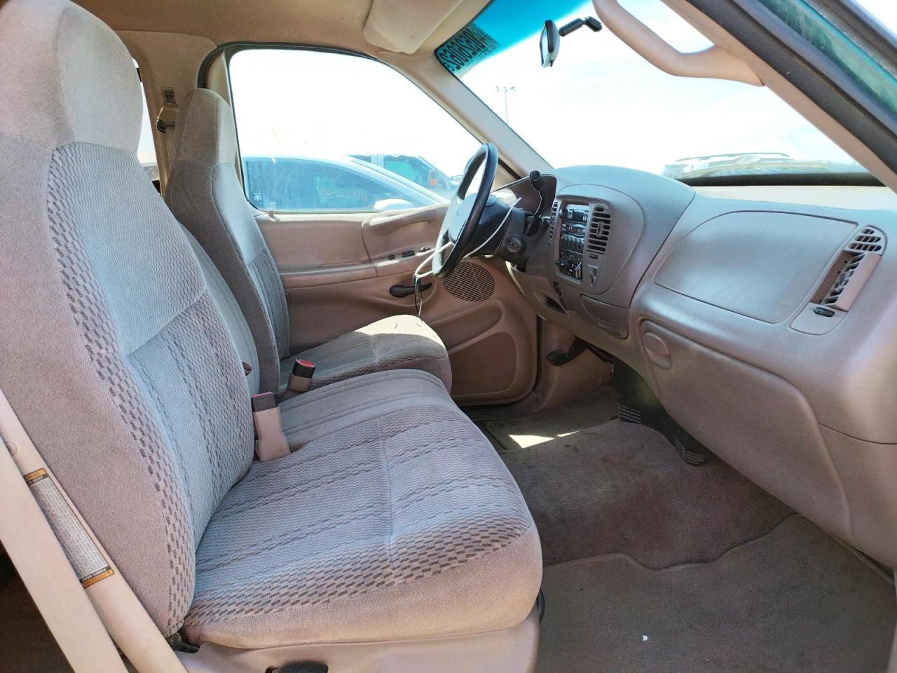 Photo 5 from auction – 1997 FORD F150 with VIN 1FTDX1764VKB27505