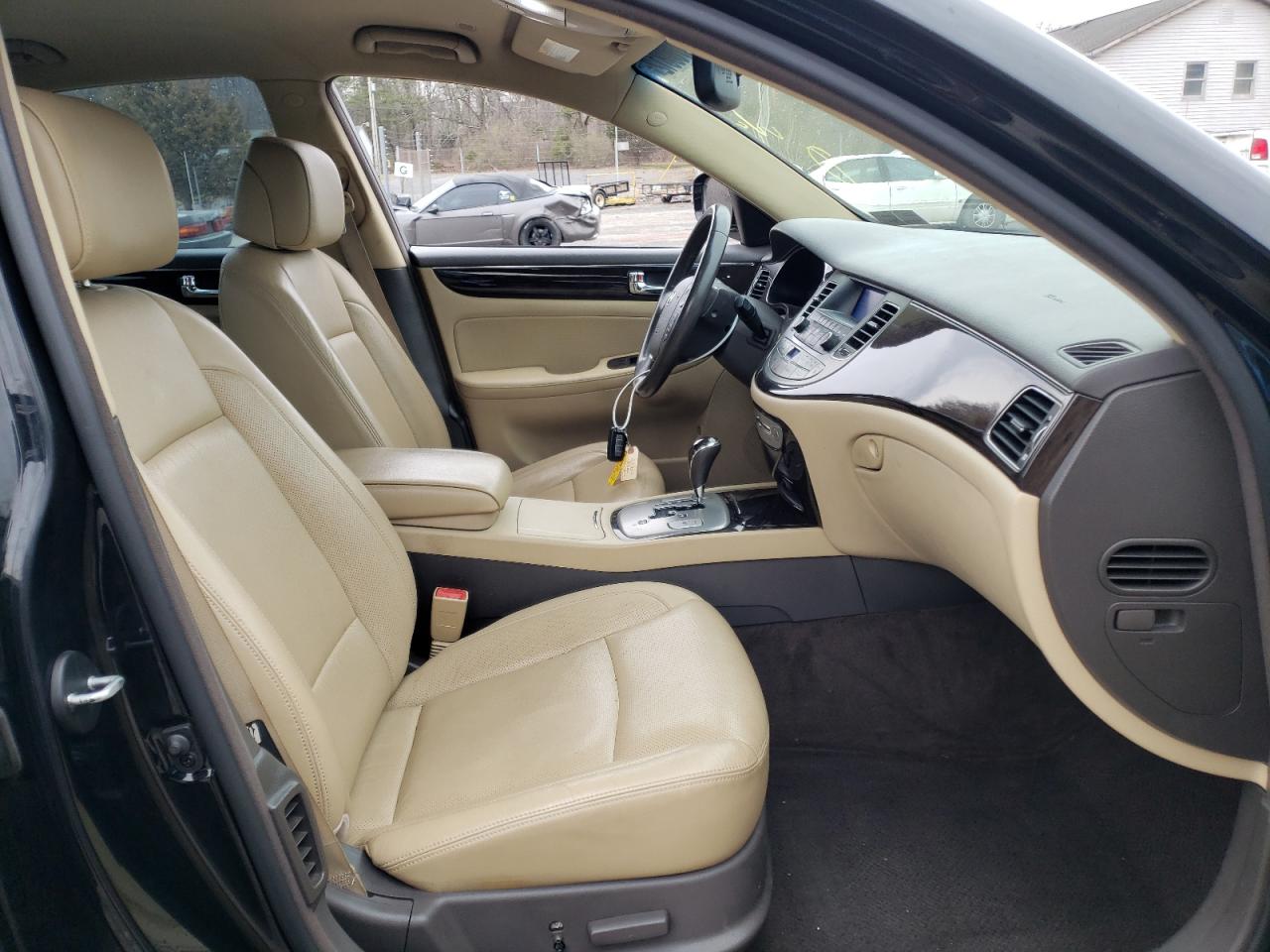 Photo 5 from auction – 2011 HYUNDAI GENESIS 3. with VIN KMHGC4DE9BU141546