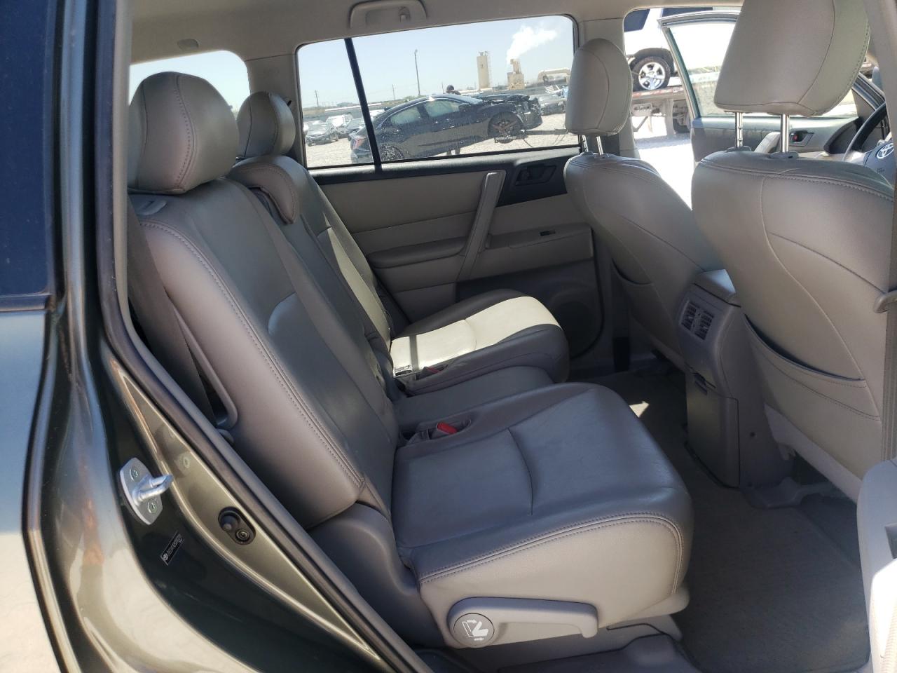 Photo 6 from auction – 2008 TOYOTA HIGHLANDER with VIN JTEES41A282007218