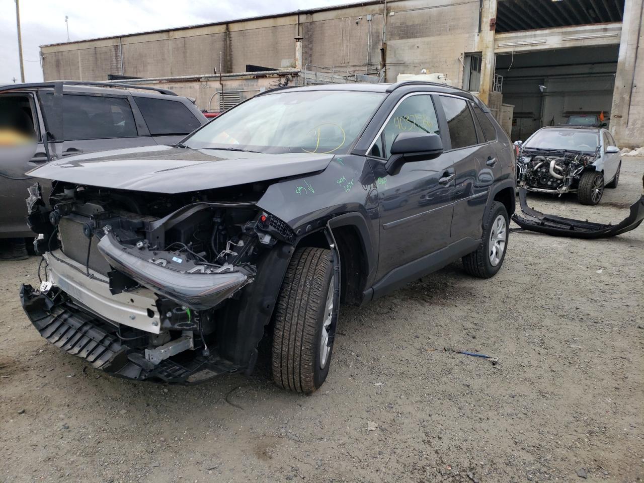 Photo 2 from auction – 2021 TOYOTA RAV4 LE with VIN 2T3F1RFV2MC163590