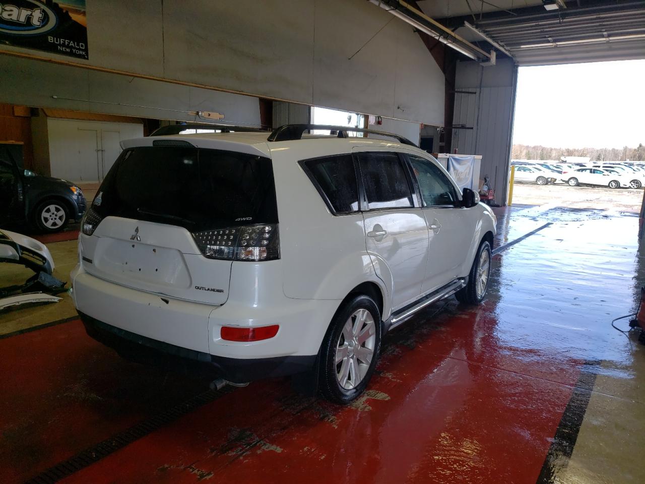 Photo 4 from auction – 2010 MITSUBISHI OUTLANDER with VIN JA4AT3AW8AZ018043