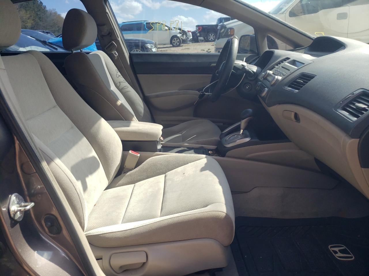 Photo 5 from auction – 2010 HONDA CIVIC LX with VIN 2HGFA1F52AH526239