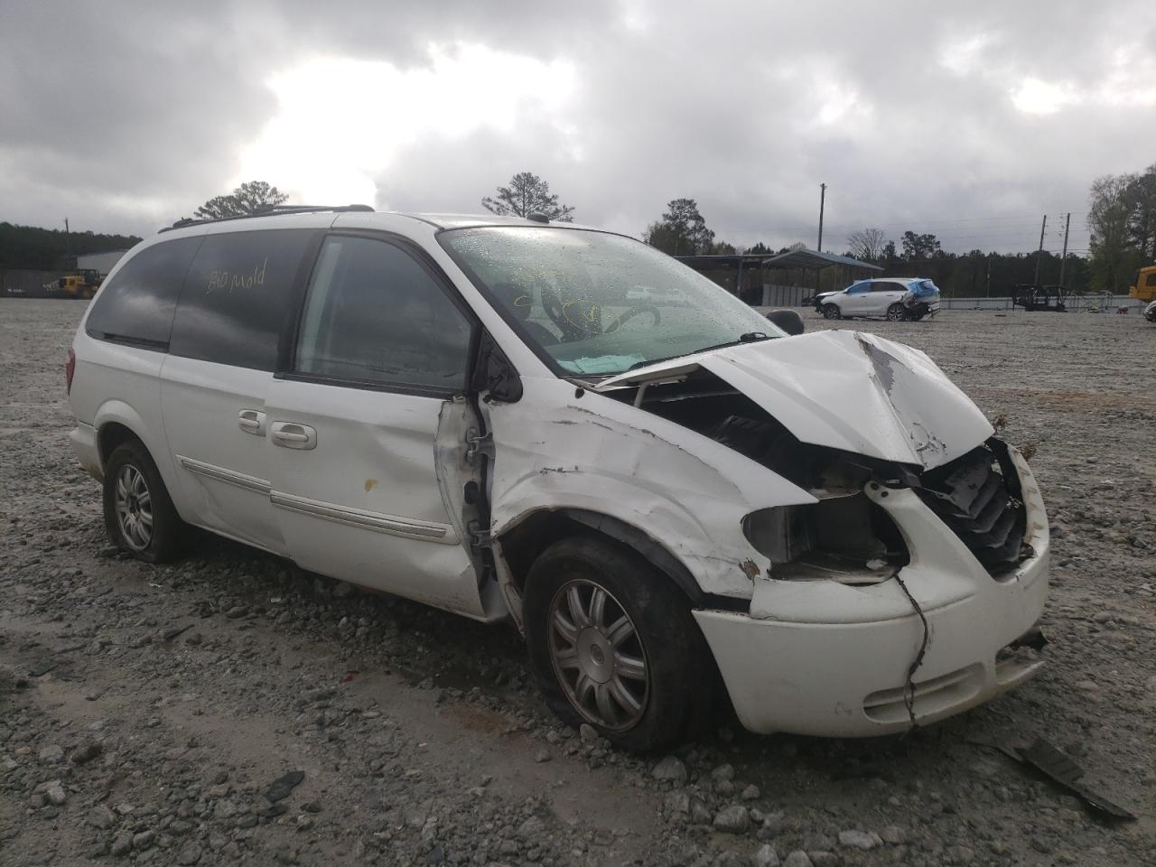 CHRYSLER TOWN & COU 2005 with VIN 2C4GP54L65R600496 - Photo from auction