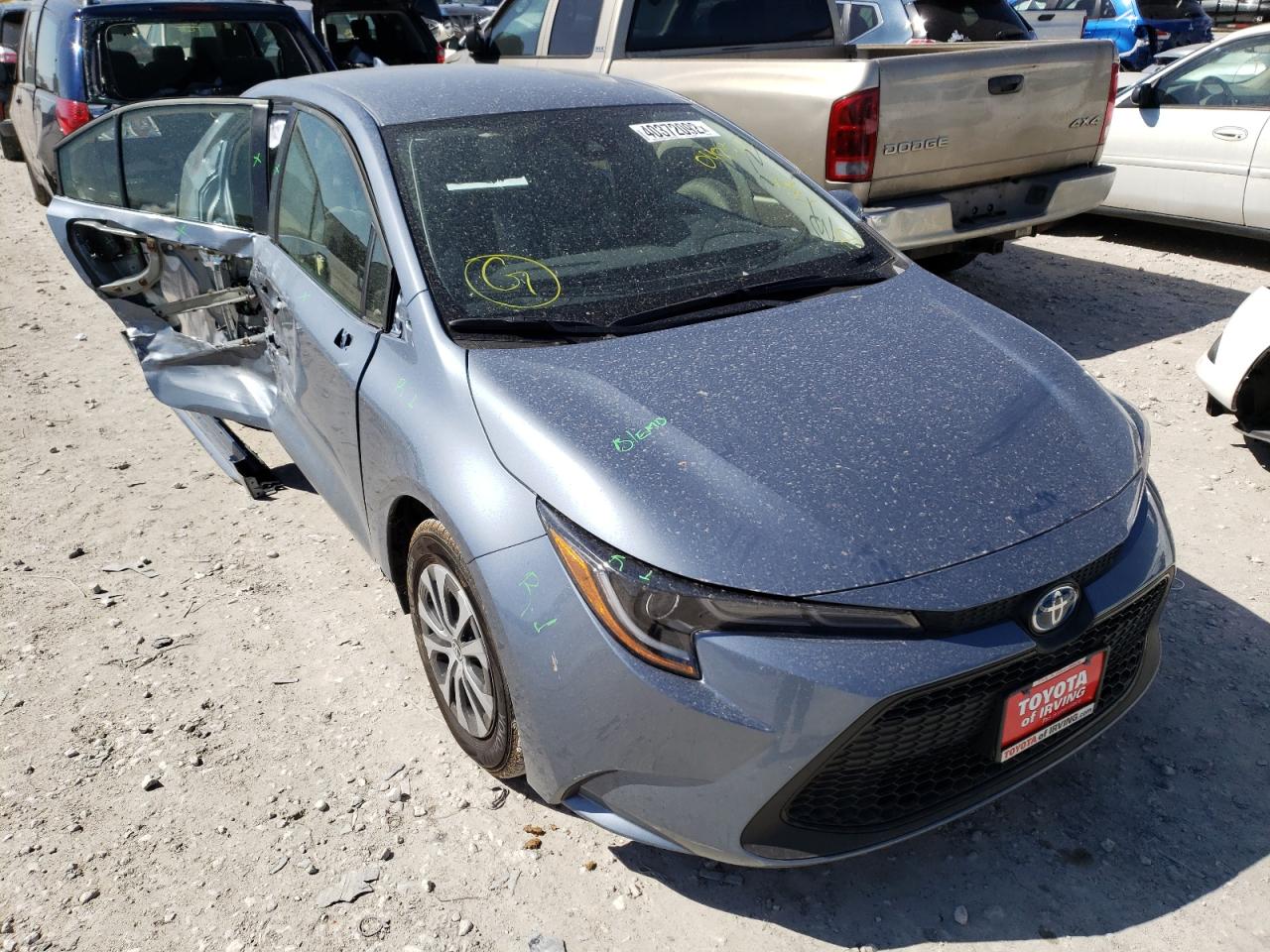 TOYOTA COROLLA LE 2022 with VIN JTDEAMDE9NJ048372 - Photo from auction