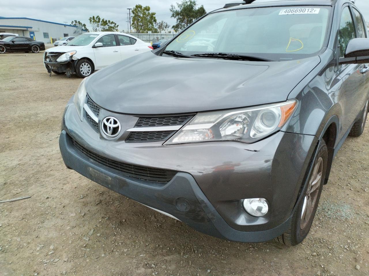 Photo 9 from auction – 2015 TOYOTA RAV4 XLE with VIN 2T3RFREV4FW241501