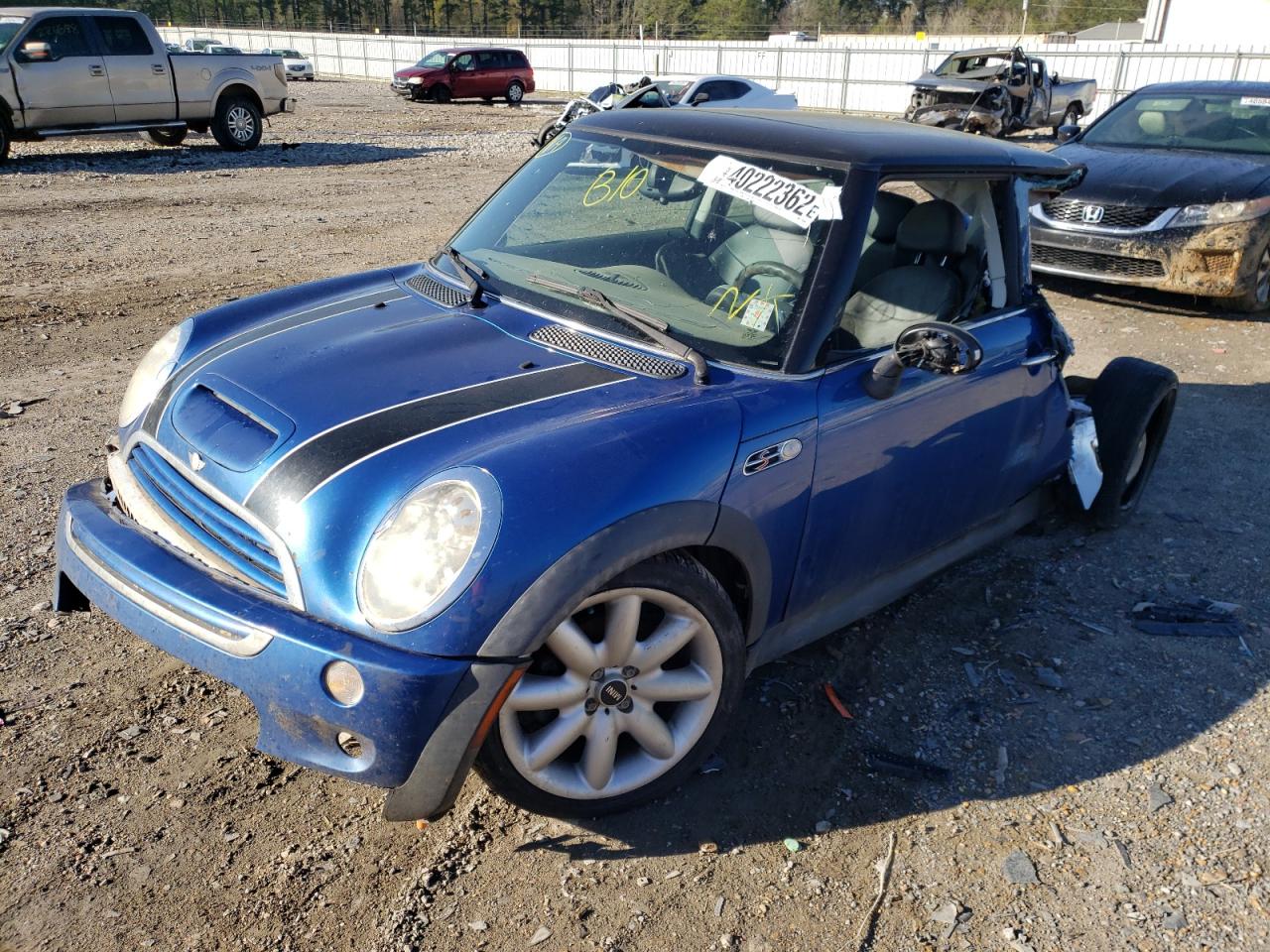 Photo 14 from auction – 2006 MINI COOPER S with VIN WMWRE33556TL16340
