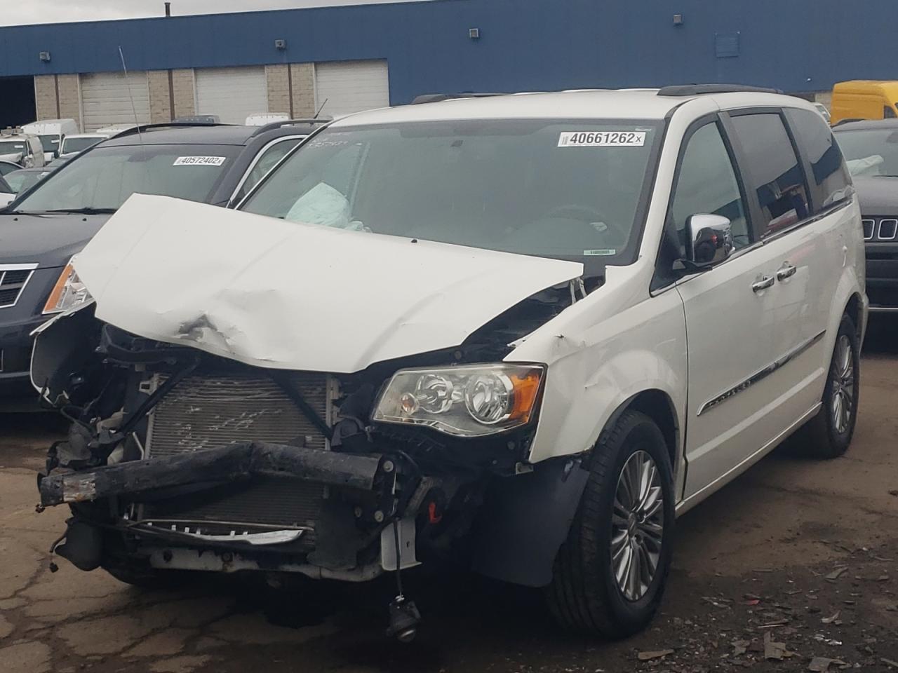 Photo 2 from auction – 2013 CHRYSLER TOWN & COU with VIN 2C4RC1CG8DR745846
