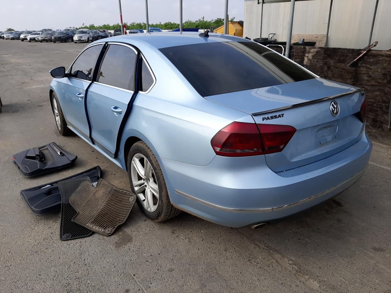Photo 3 from auction – 2013 VOLKSWAGEN PASSAT SEL with VIN 1VWCN7A30DC017172