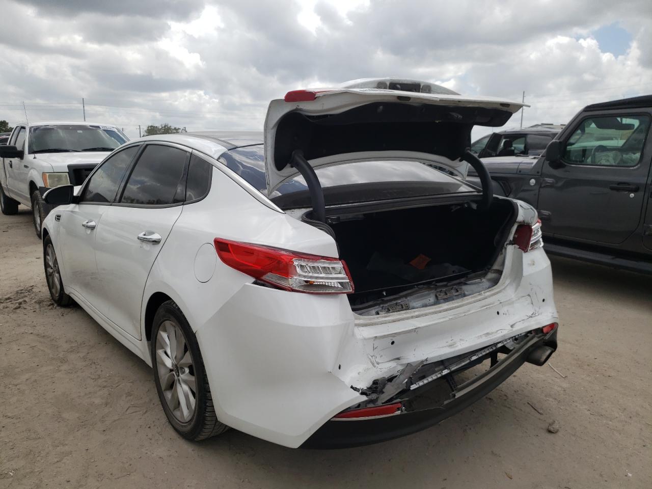 Photo 3 from auction – 2016 KIA OPTIMA EX with VIN 5XXGU4L32GG098831