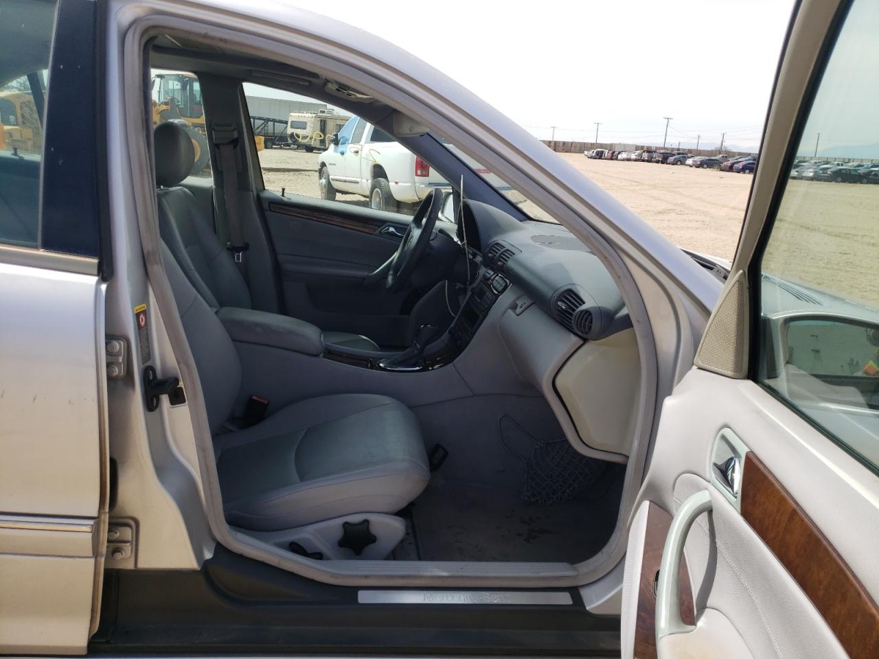 Photo 5 from auction – 2002 MERCEDES-BENZ C-CLASS with VIN WDBRF61J92F285697
